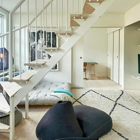Two-storey In Lively District Appartement *
