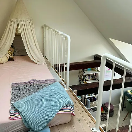 Apartamento To-Etagers Lejlighed I Livligt Kobenhavnsk Kvarter