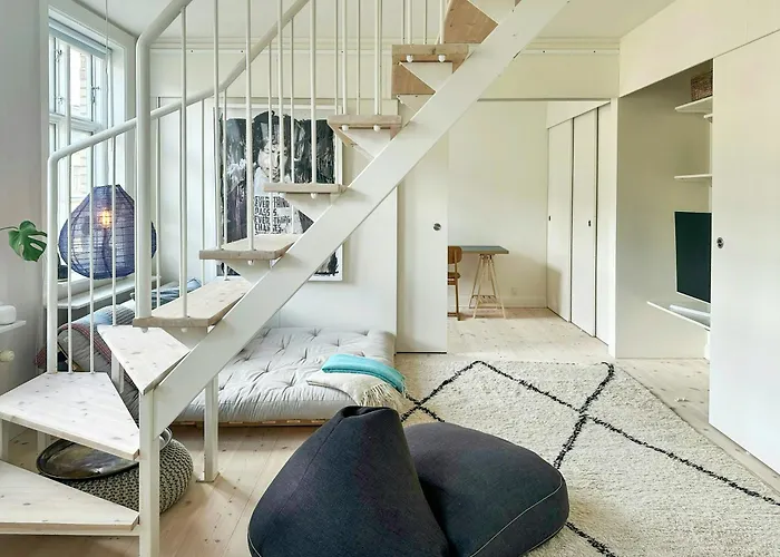 Two-storey In Lively District Apartment *